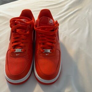 Air Force 1’s men’s size 9 women’s size 10.5